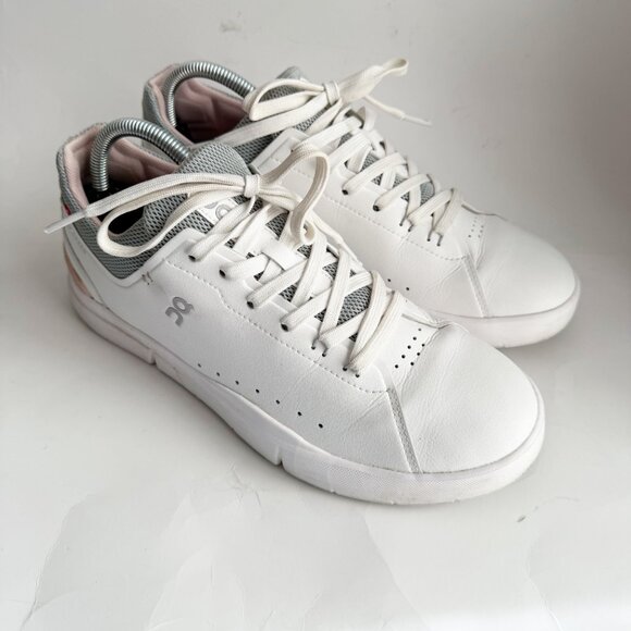 On Running Roger White Sneakers Size 9.5